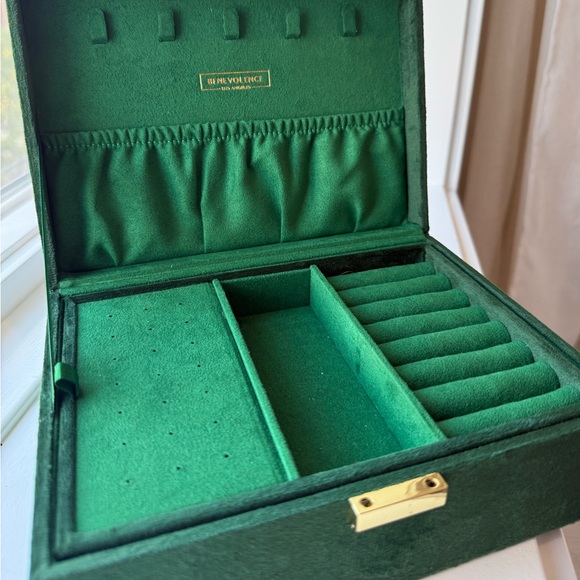 Amazon Green Velvet Jewelry Organizer - Picture 2 of 3